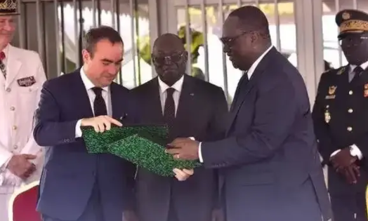 法国驻军，彻底告别科特迪瓦！

当地时间20日，法国向科特迪瓦正式移交布埃港军事