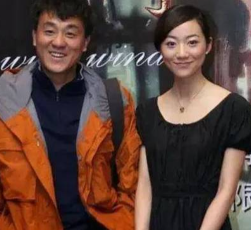 1997年，何冰遇到了多年未见的女同学李海洋，女同学说：“我都29了，嫁不出去了