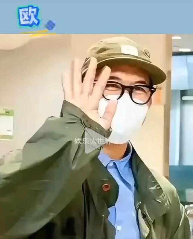 巨俊晔回韩国了，据说整个人看着非常憔悴，瘦了有10多斤，不知道他回韩国后，还会不