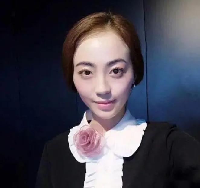 白某珊：十几年的变化，自信而又美丽