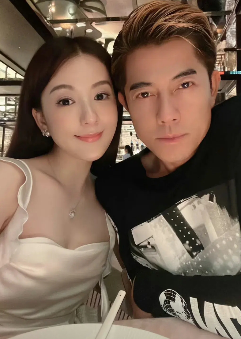 我真的羡慕方媛了，嫁给郭天王，这4点让她实现了阶级跨越！
1️⃣郭富城虽然大她2