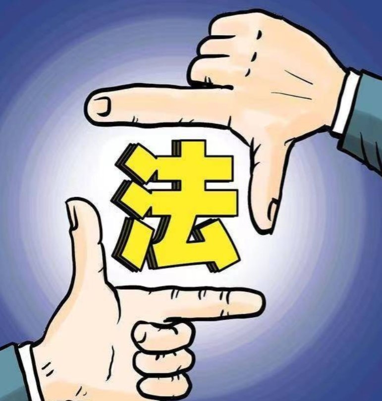 浙江杭州，李某伪装成高级军官，在网络上与多位女性谈情说爱。他声称自己的巨额现金需