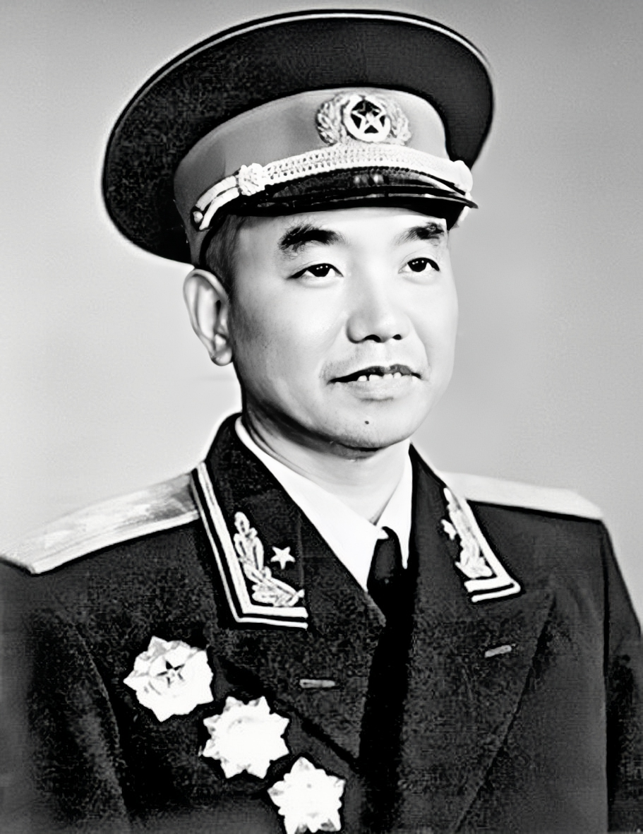 萧克是唯一获得茅盾文学奖的开国上将，他写作的《浴血罗霄》引起了很大反响。这本书是