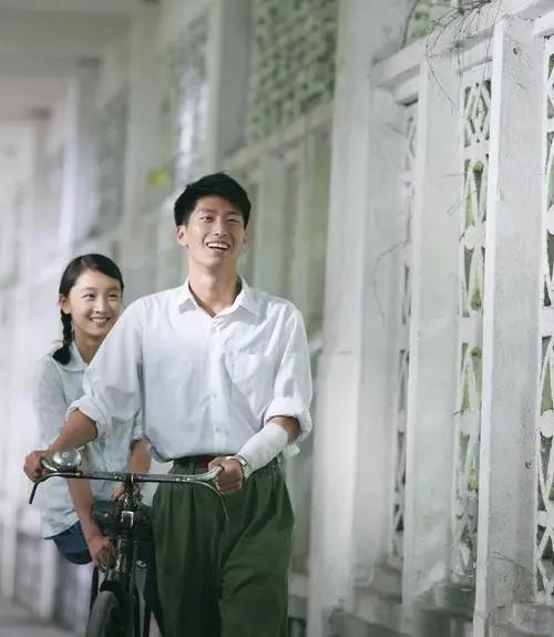 2010年，张艺谋要拍《山楂树之恋》，开剧本交流会时请了四位“神仙”来探讨，这四