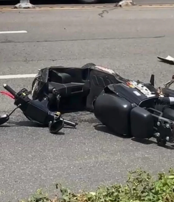 湖南衡阳，男子骑电动车载父亲经过路口时，避让货车采取紧急制动，父亲头部倒地，经抢