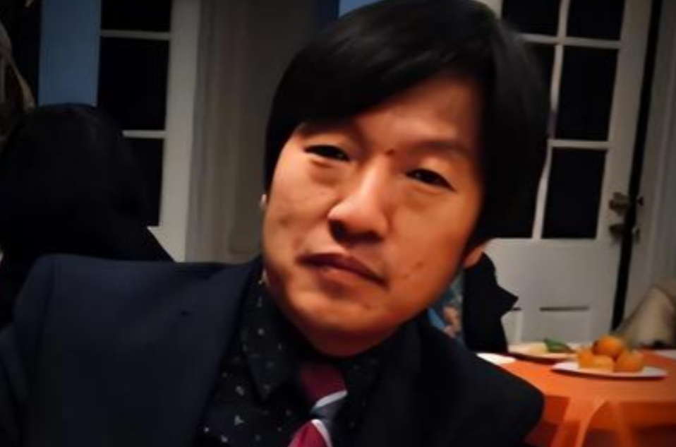 东北一高校教授卖掉北京房产，携领全家赴美定居，走前怒放“豪言”：中国文化低级，要