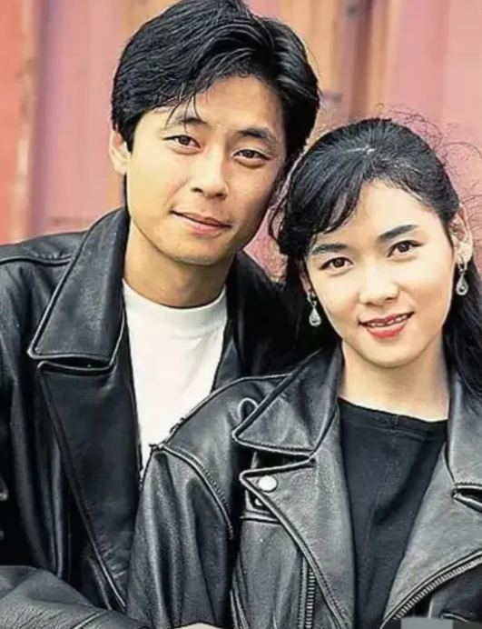 1990年，王杰为了考验女友是否真的爱他，和她一起吃了一顿价值50000元的晚餐
