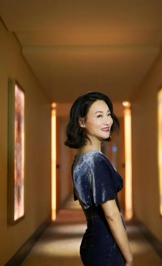 惠英红说，我的一世是别人的两世。

她出生时，家道中落，3岁就开始乞讨要饭，长大
