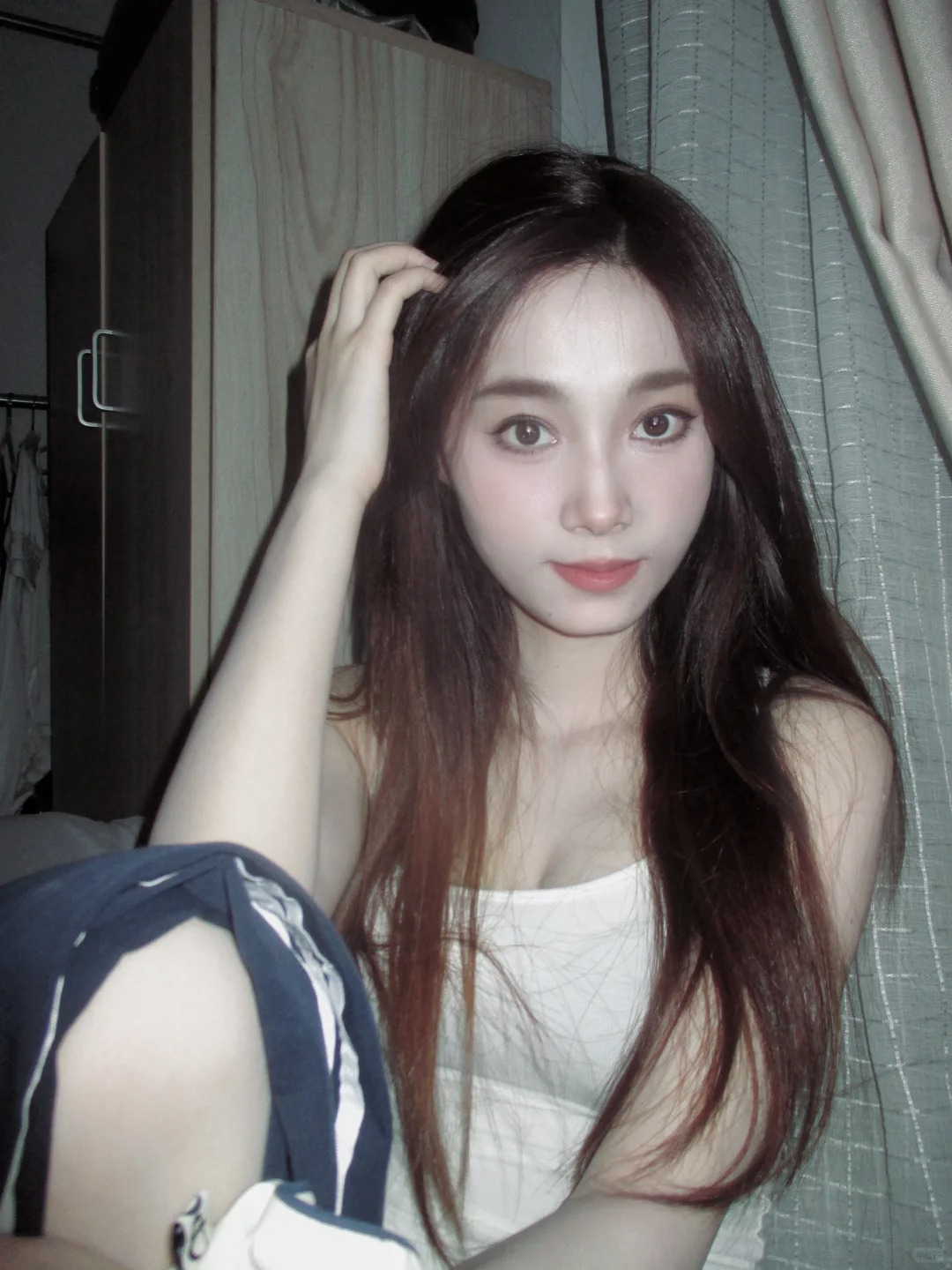 李沁美的勒！
漂亮这个词已经说累了
笑的好甜
好治愈