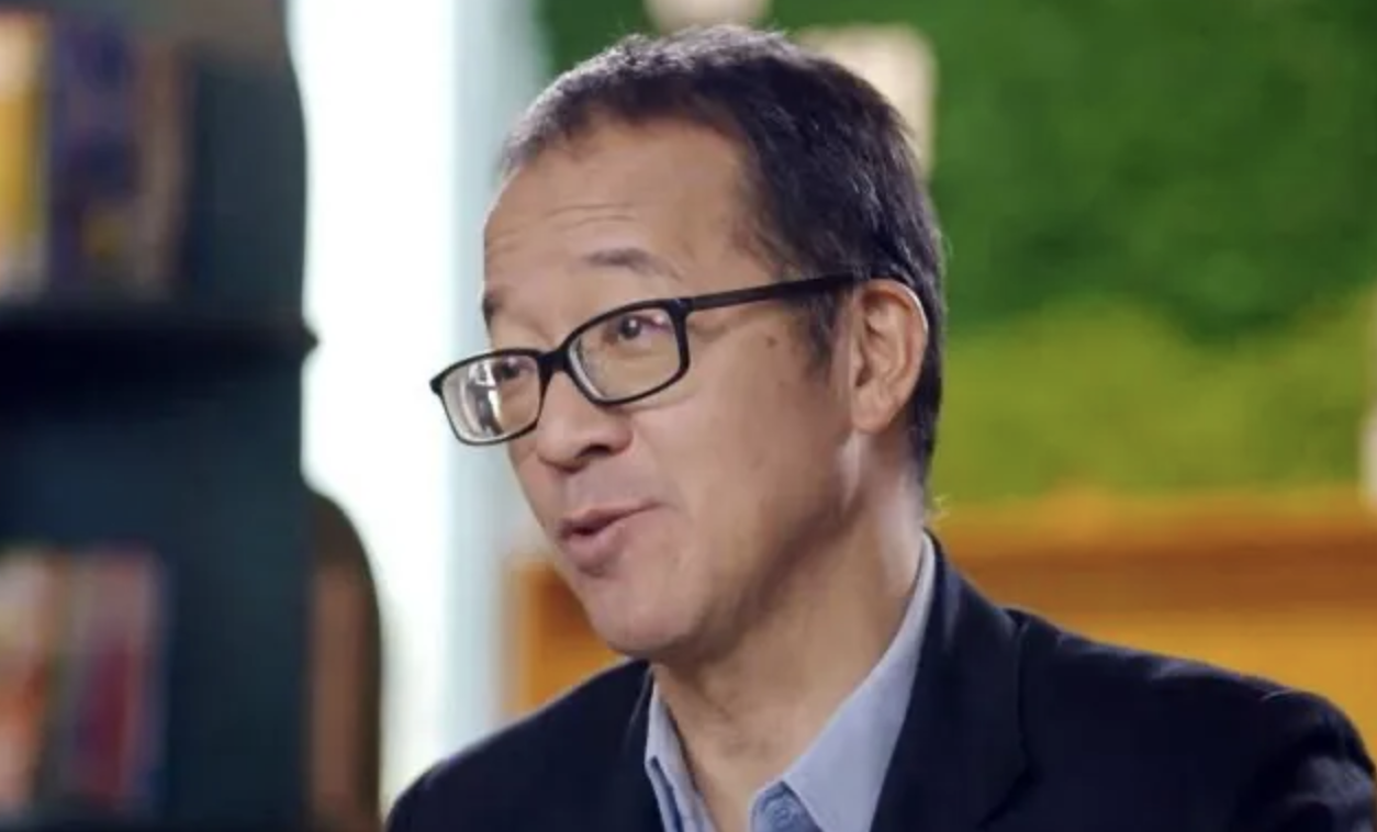任凭罗永浩怎么说，俞敏洪大概率不会告他，因为他是上市公司老总，被官司缠身股东们也