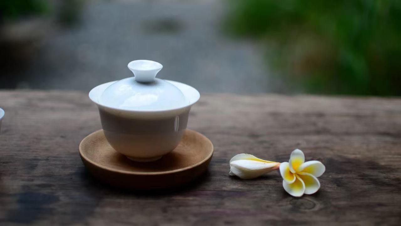 人生如茶，缘来不拒，缘走不留