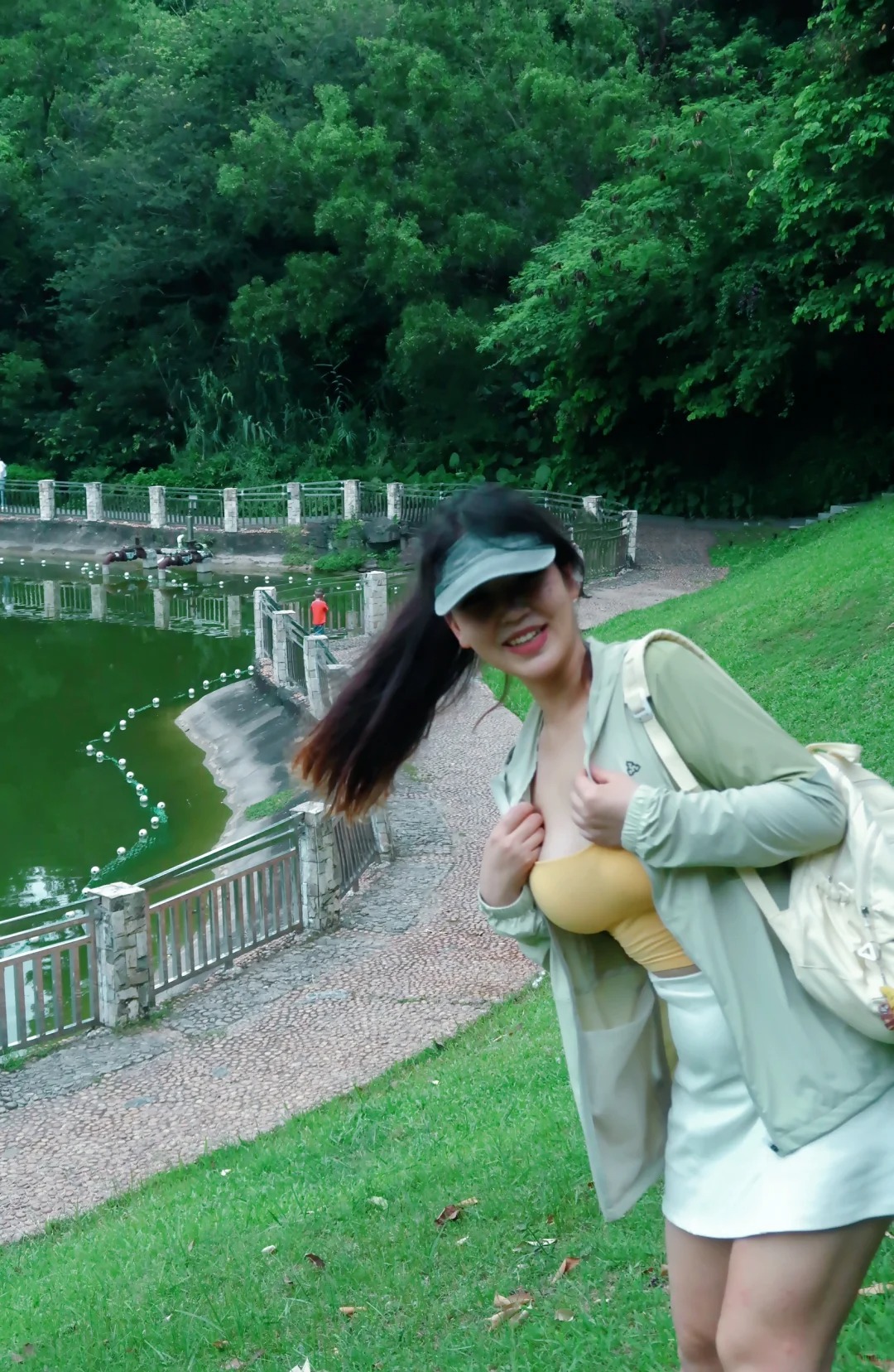 没错！雨后的青草混着泥土，就是夏天的味道！
谁懂啊！一直很爱在夏日里撒野
不过今