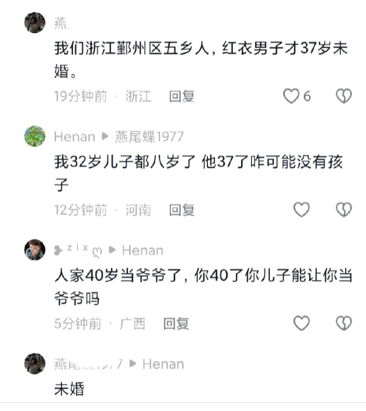在黄岩石人峡，一女子落水，一个穿红衣服的哥们儿去救她，结果两个人都被大水冲走了。