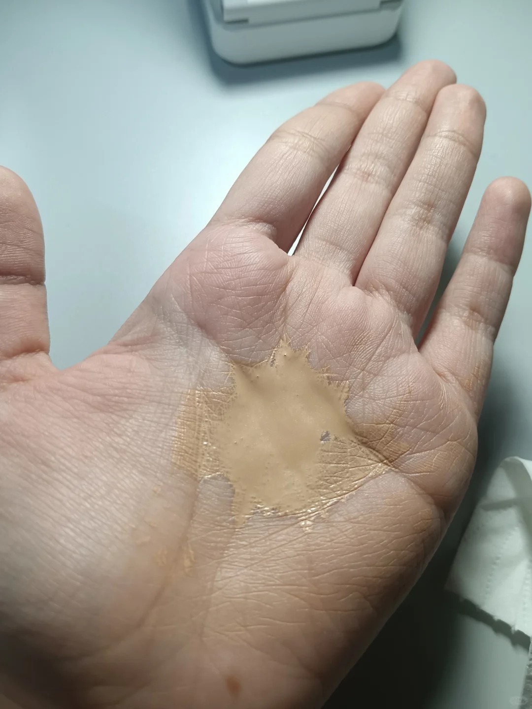 粉底液突然变得像滩水一样稀
#求助 #求助贴 #粉底液 刚买没多久的粉底液 用了