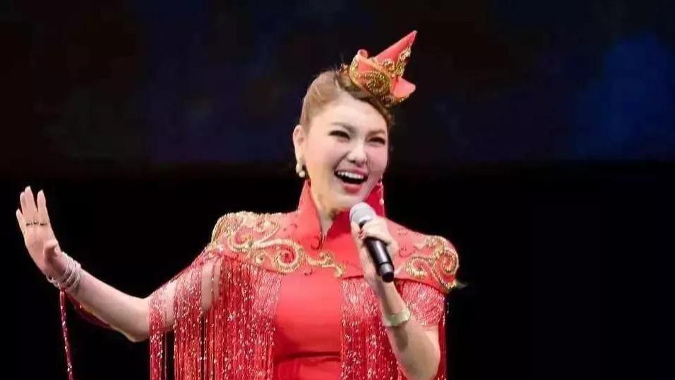 歌唱家乌兰图雅：情路坎坷，谈到前任泪流不止，38岁仍向往爱情！