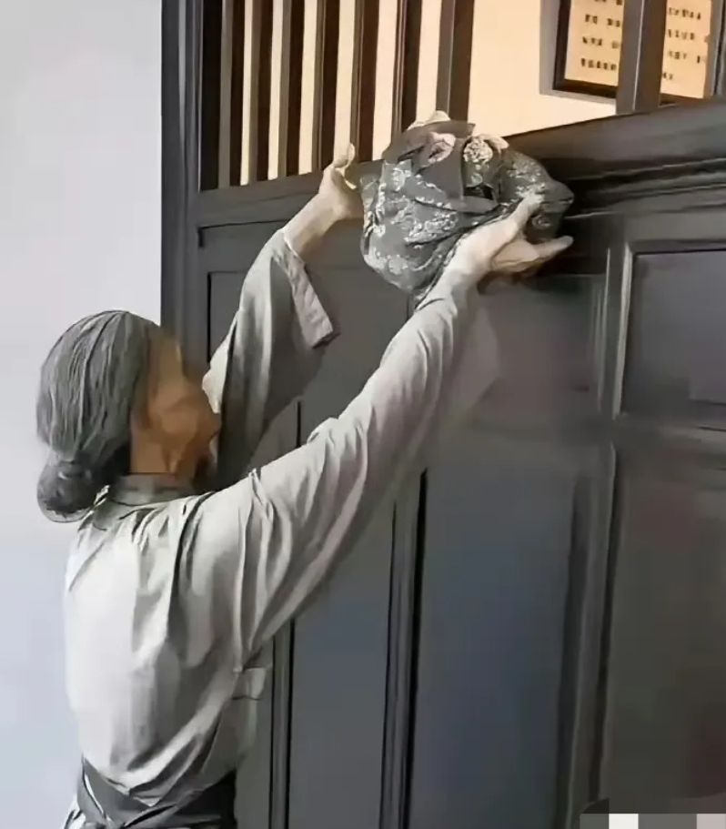 为什么古代当铺柜台要设那么高