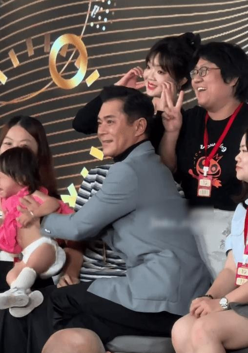 古天乐生日宴上的 “萌娃风波”：一个举动引发的争议