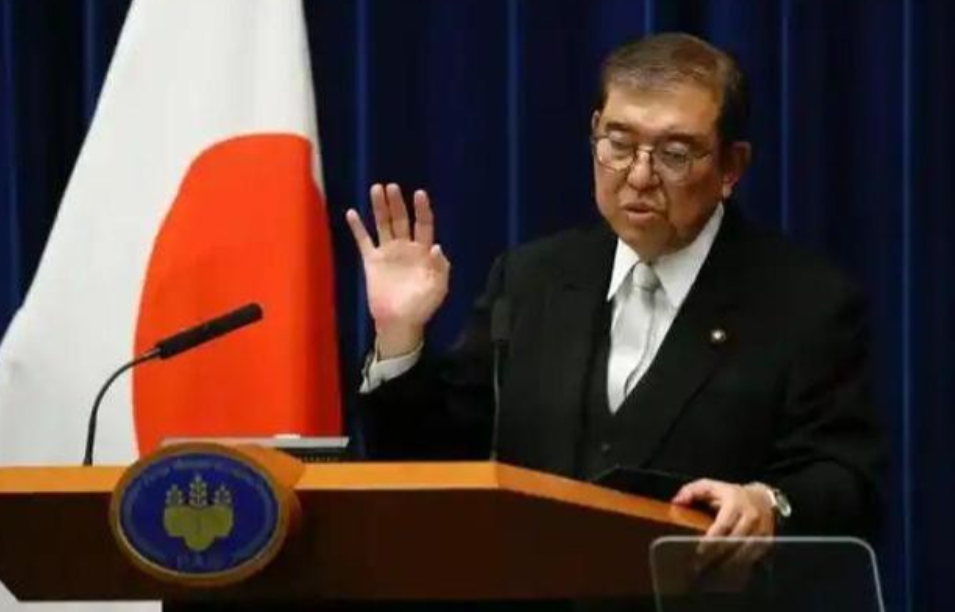 对美国心寒了？日本首相石破茂急着要访华！原来，拜登一挥手，阻止了日铁收购美钢的好