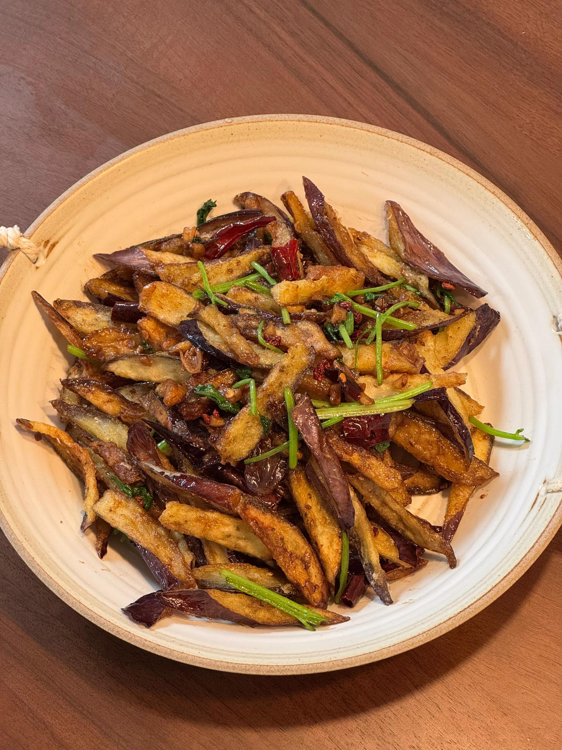 巨好吃的风味茄子！嘎嘎香

真的没吃过这么酥脆的茄子，也不会回软！

食材：长紫