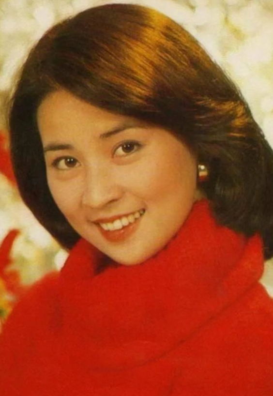 纵容成龙40年的林凤娇