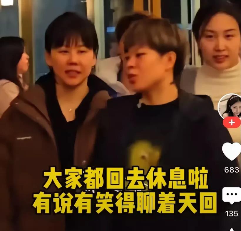 这是福冈总决赛时候吧
当时看到没什么好感觉
以为只是巧了
现在实锤了
记得许昕说