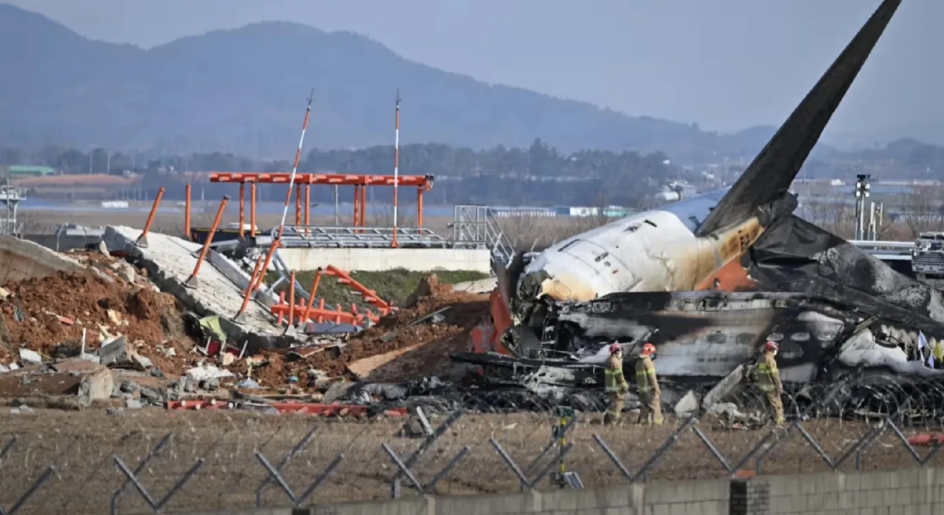 韩国人的思维是怎么了？这起客机爆炸的空难事件，飞行员的前期操作是否正确，我们姑且