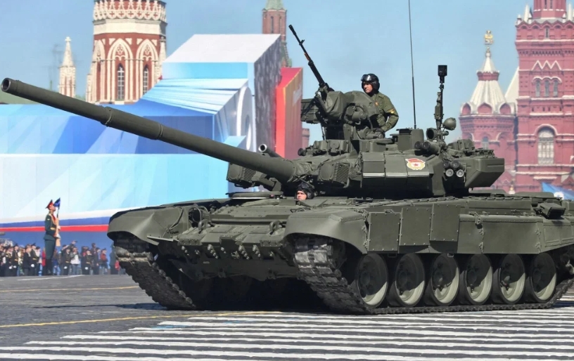 T-90主战坦克是20世纪90年代初苏联设计生产的第三代主战坦克，1990年T—