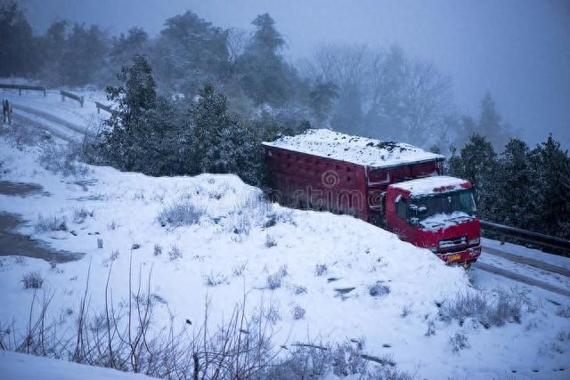 中国18省暴雪侵袭，印度网友却急眼了，这是为点啥？中国10大地区遭遇暴雪侵袭登上