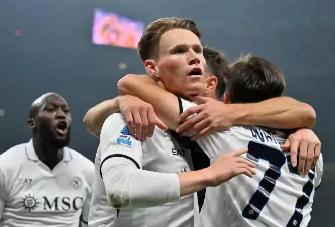 曼联球迷无比想念小麦！因为他已经成为那不勒斯的核心，怎么办呢？

小麦，加盟那不