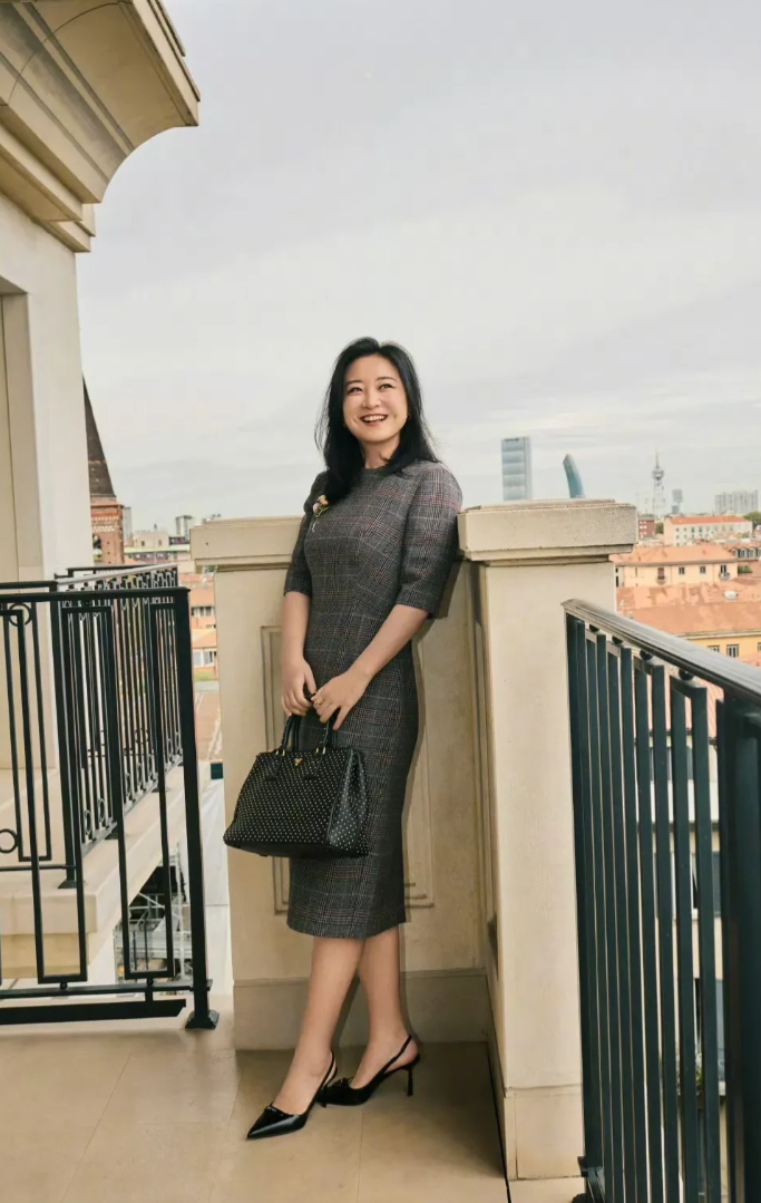 大碗娱乐所有艺人离职，贾玲和张小斐这对姐妹花分开了。
今天宣布所有艺人合约到期不