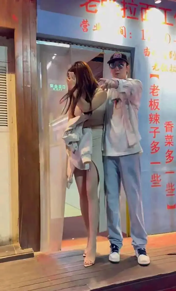 王公子的品味怎么越来越俗了
