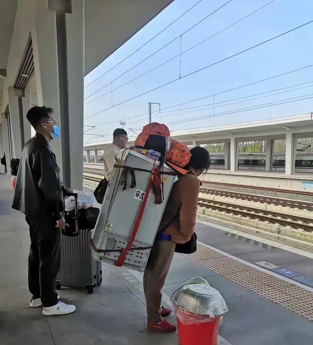为什么都不愿意去实体店了
我是去一次后悔一次
今天去义乌买了办公室用的大收纳袋