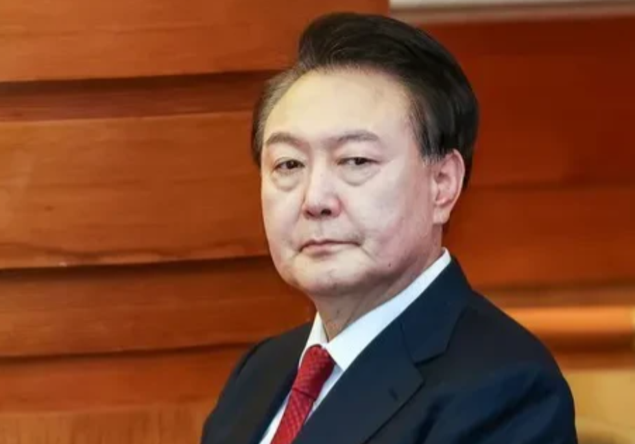 太打脸了！韩国总统尹锡悦在宪法法院举行的辩论中充分回答了所有问题，然而，尹锡悦却