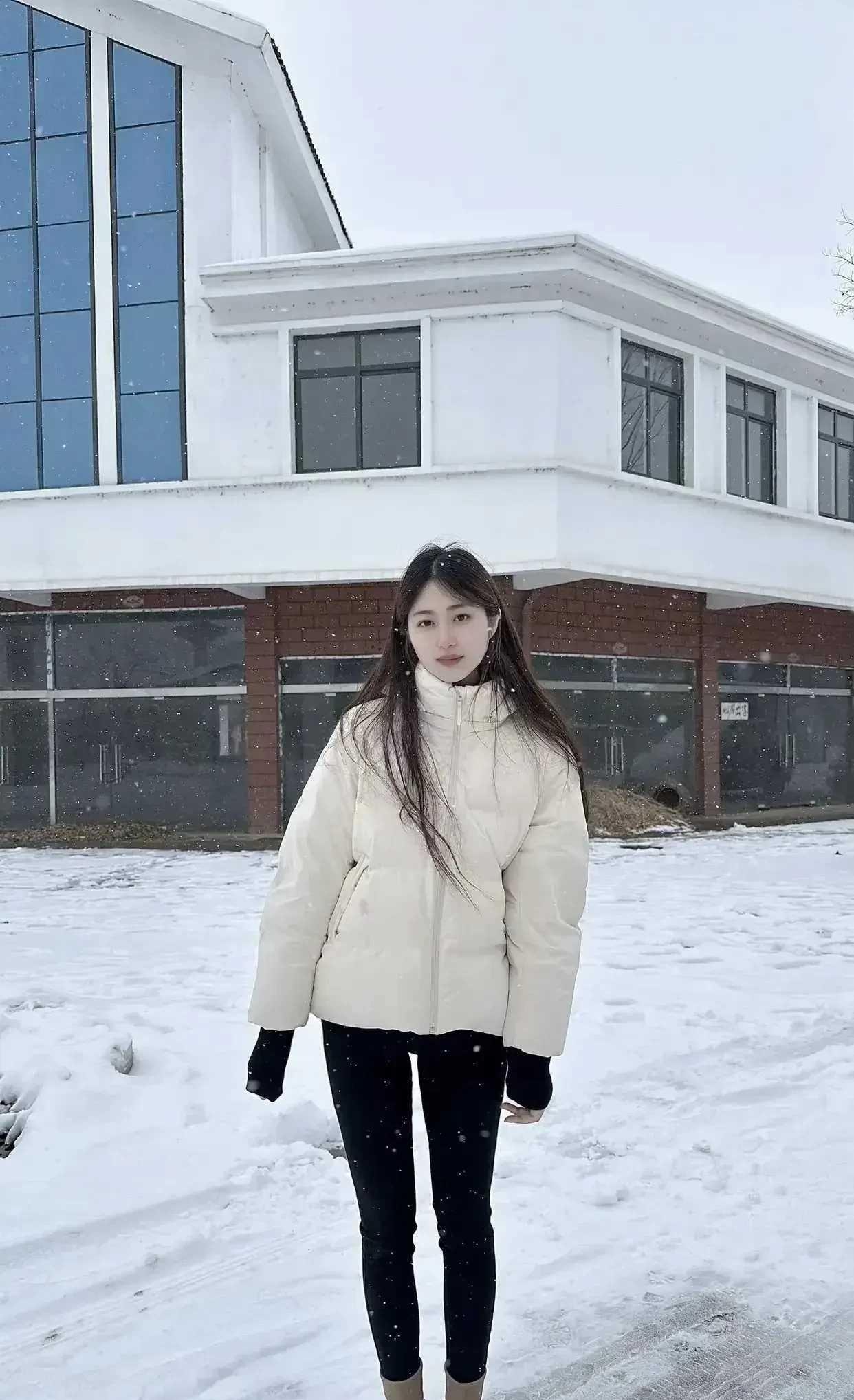哎呀，我那个闺蜜在体制内当办公室副主任，身高167cm，体重53kg，身材那叫一