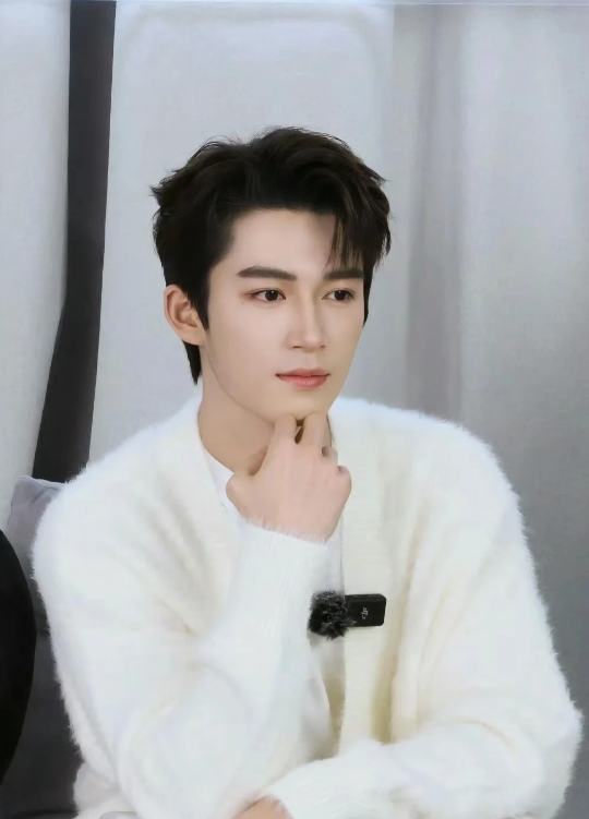 王星越一位才华横溢的新生代艺人