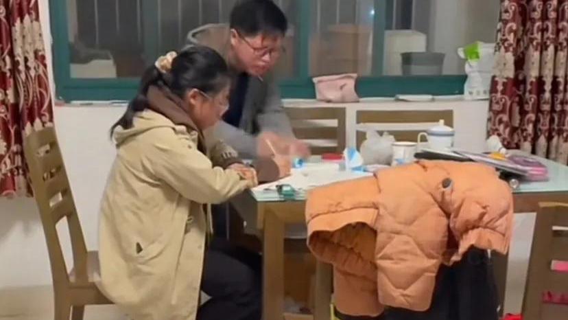 博士后爸爸谈辅导孩子作业，称工作很累，不想在这件事情上内耗！