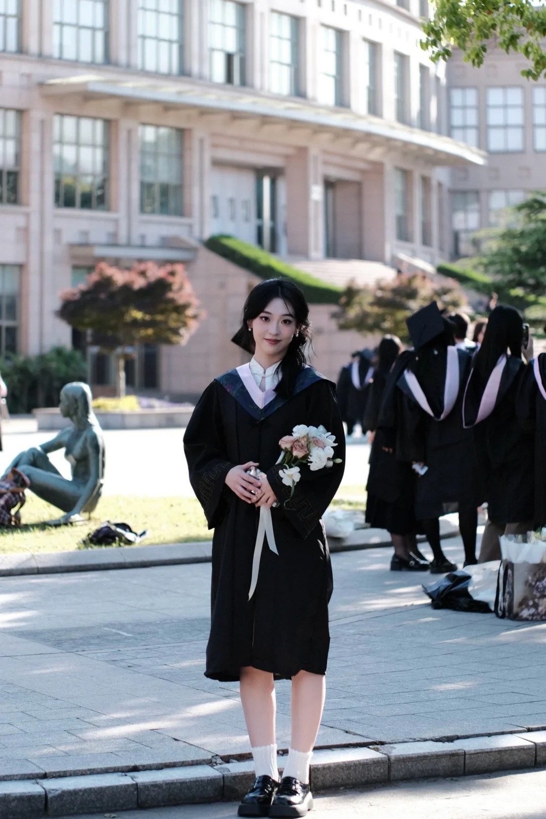 🎓那就在阳光里笑着说再见吧
尝试了旗袍风格的毕业照呀！