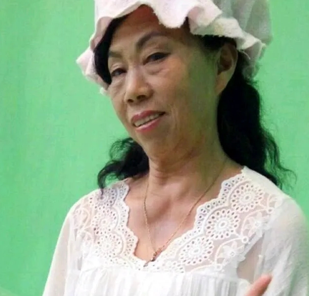 大姑姐也真是让我大跌眼镜，55岁的人啦？真不害躁！

大姑姐55岁，可是她的行为