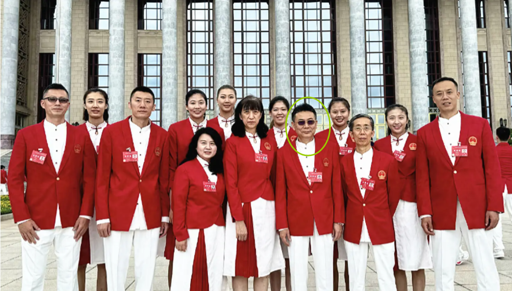 8月22日那天，咱们中国女排的教练蔡斌，队长袁心玥，还有主力李盈莹他们，都去了北