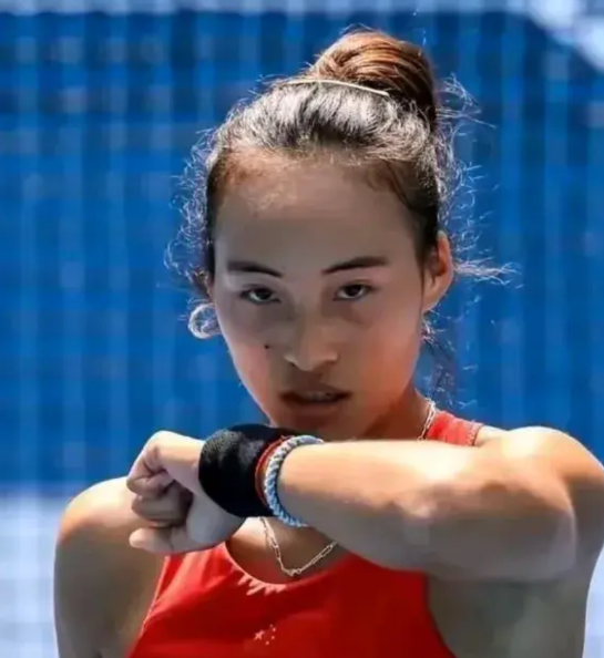 “淘米姐”不淘米改“淘教练”了，郑钦文在WTA1000多哈站前换掉了临时教练博蒂