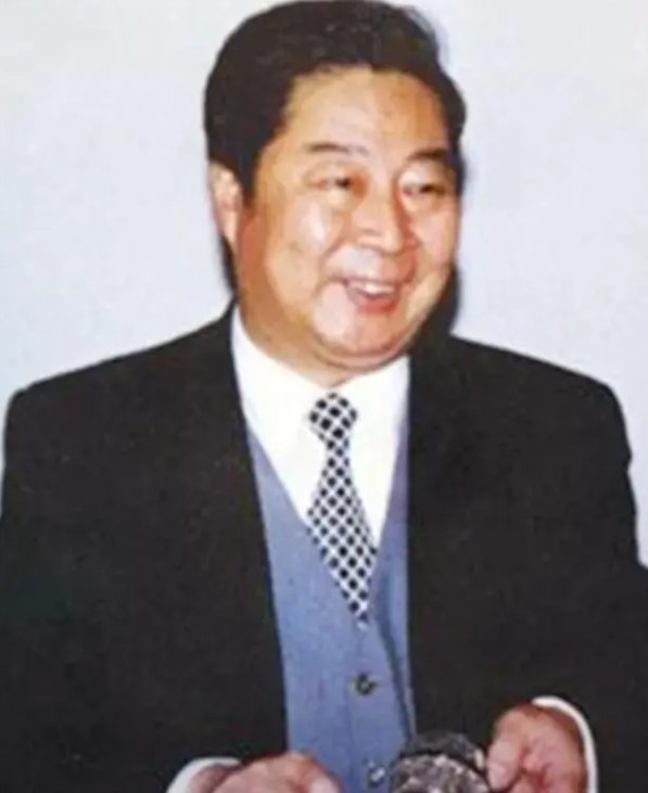 1990年代，湖南省委副书记家中遭遇偷窃，小偷潜入这位高官的居所，带走了4000