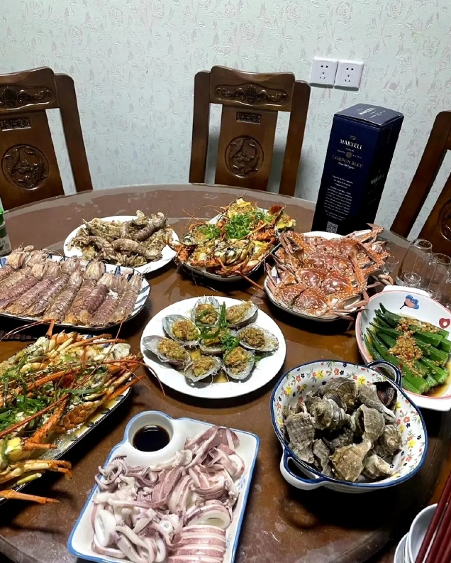 网友：离家前朋友请的这顿饭，只能望而兴叹啊