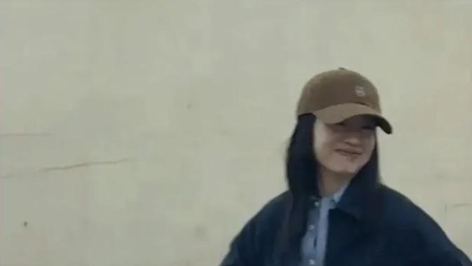 人美心善！董洁现身西宁，为街头艺人送上温暖