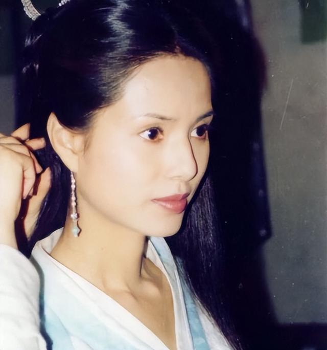 她一生不仅被老头“白睡”10年,还倒贴上亿,如今的下场令人惋惜(她一生所有的不幸)-第8张图片-九妖电影 她一生不仅被老头“白睡”10年,还倒贴上亿,如今的下场令人惋惜(她一生所有的不幸)-第8张图片-九妖电影