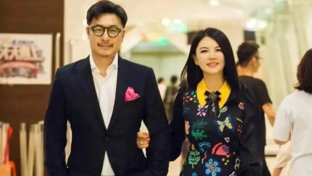巴黎这一夜，自信从容的王诗龄，把叶珂假名媛的“底裤”都扒掉了