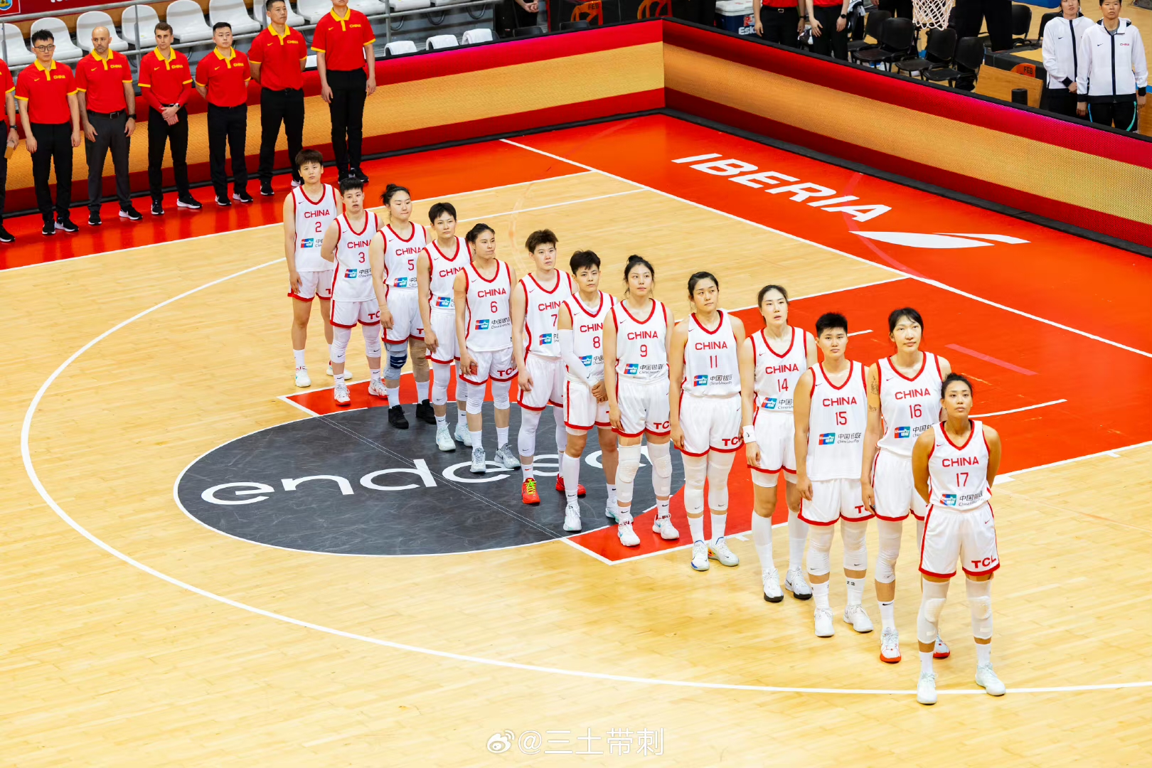 6月23日，中国女篮与西班牙女篮进行了一场热身赛，结果中国女篮以46比70惨负。