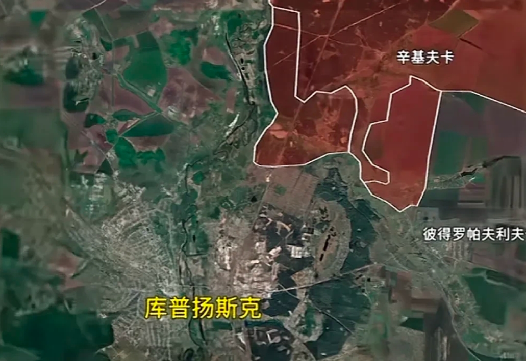 伊朗开始对西部战略要地哈马丹的军用机库进行加固，两架苏35以散件形式运抵伊朗开始