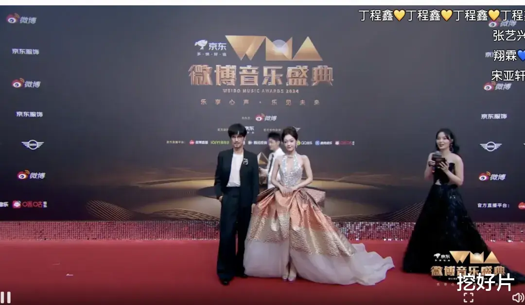 音乐盛典红毯：容祖儿胖了，林志颖王心凌比心，56岁周慧敏美爆了（红米k30和真我q2对比）-第8张图片-九妖电影
