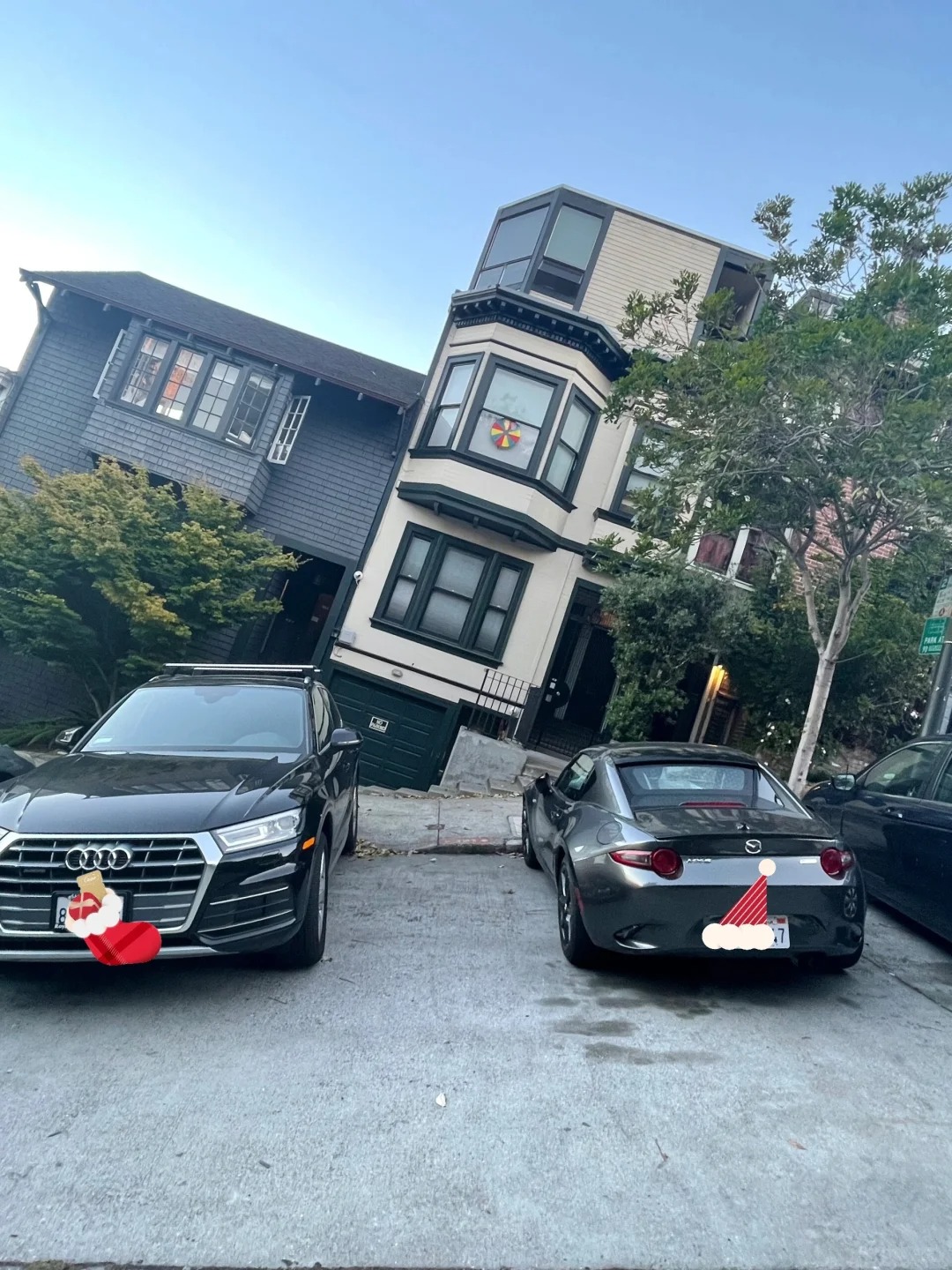 旧金山这么斜的房子能住人！？
开个玩笑，其实是路太斜了。想挑战自己车技的朋友可以