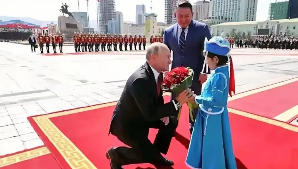 普京正在蒙古访问。因为蒙古对俄太重要了，拱卫着西伯利亚的安全。一旦搞定蒙古，就可